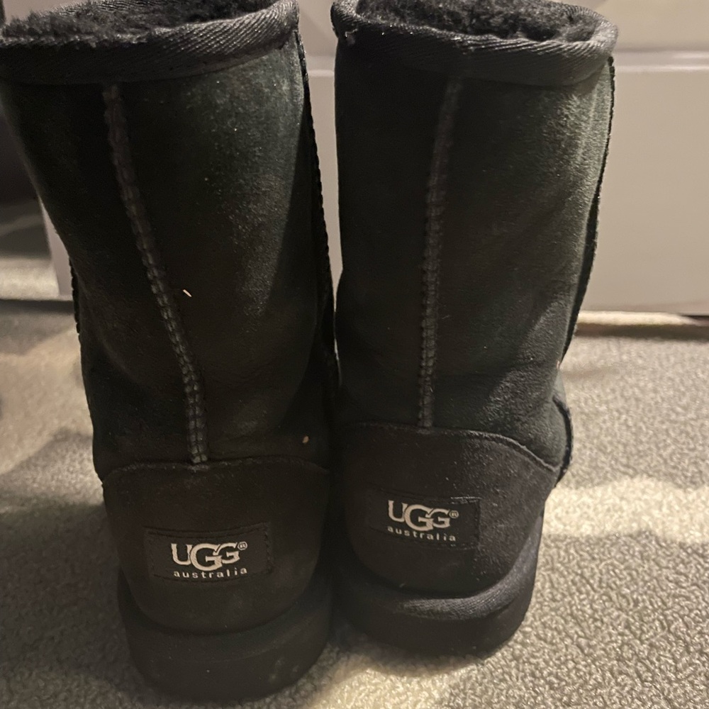 Short black ugh size 5
